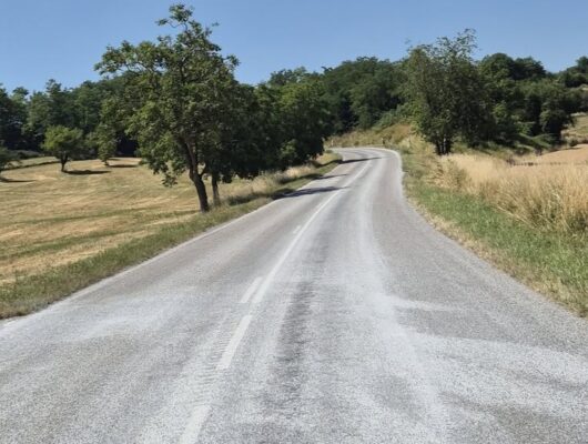 Lait de chaux sur chaussée
