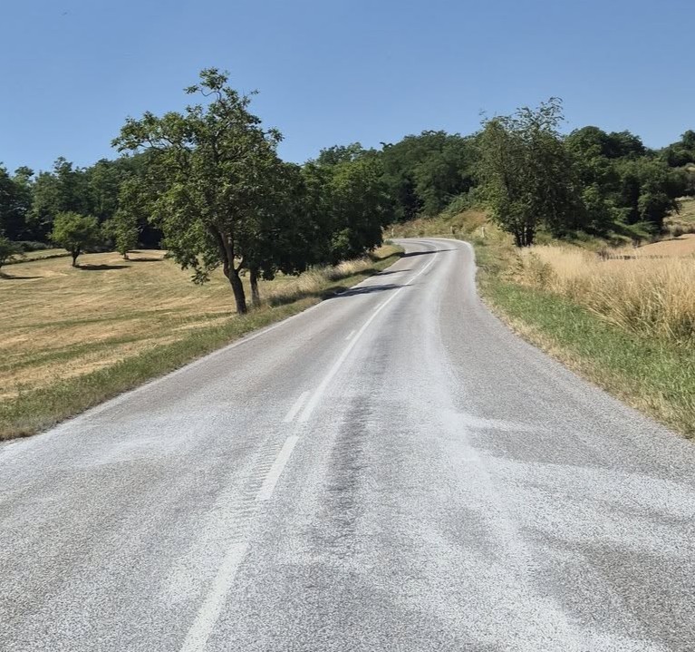 Lait de chaux sur chaussée